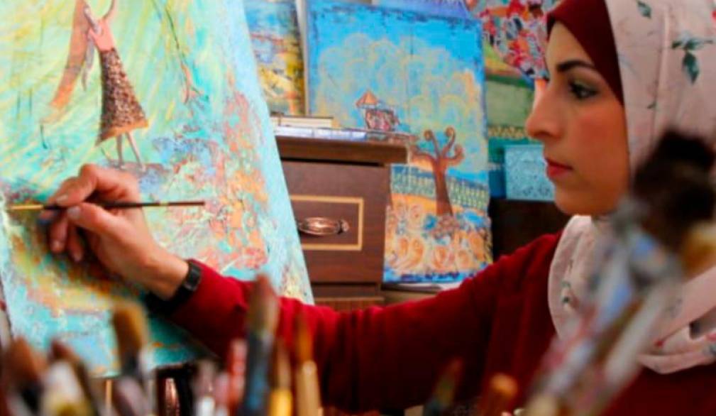 L’artista palestinese Maysa nel suo atelier a gaza L’artista palestinese Maysa nel suo atelier a gaza