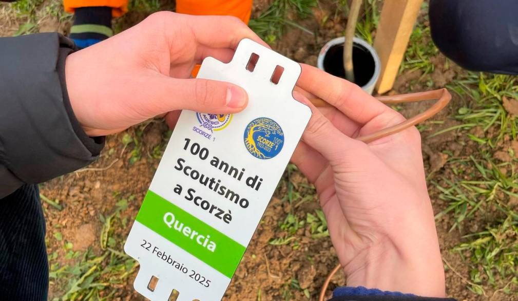 Gli scout di Scorzè piantano cento alberi per celebrare cento anni di presenza Gli scout di Scorzè piantano cento alberi per celebrare cento anni di presenza