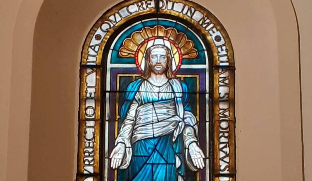Una delle vetrate ricollocate nel duomo di San Donà Una delle vetrate ricollocate nel duomo di San Donà