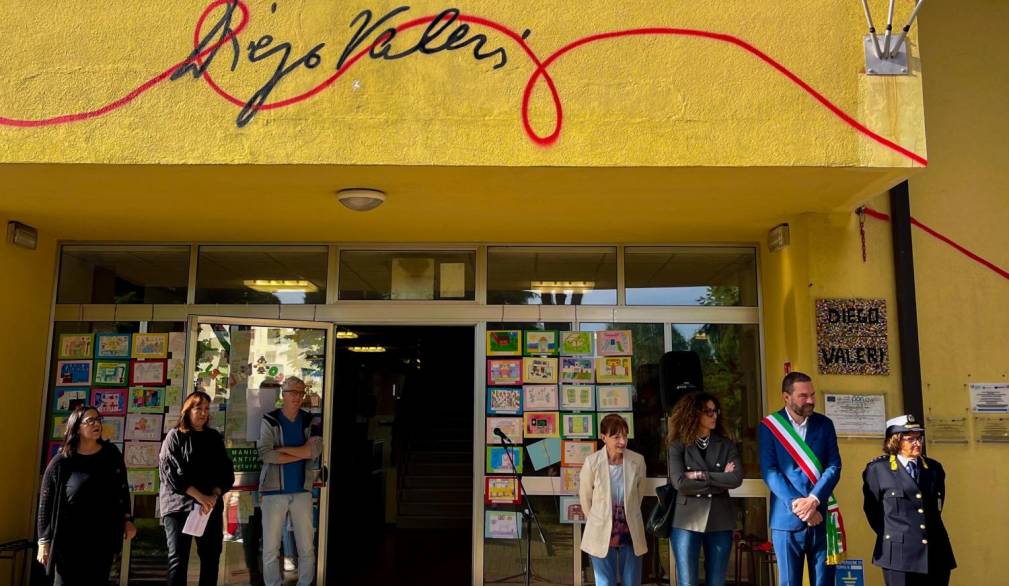 Mogliano: un murale realizzato con gli studenti alla primaria Valeri Mogliano: un murale realizzato con gli studenti alla primaria Valeri