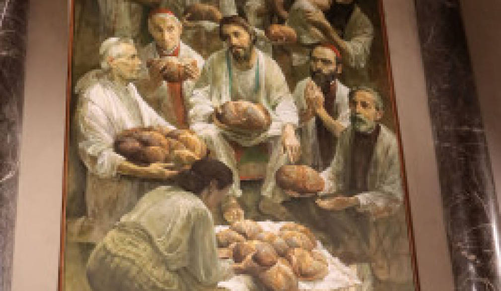 "Il pane della carità": moderna pala d'altare in cattedrale per celebrare i santi dell'800 e del 900 "Il pane della carità": moderna pala d'altare in cattedrale per celebrare i santi dell'800 e del 900