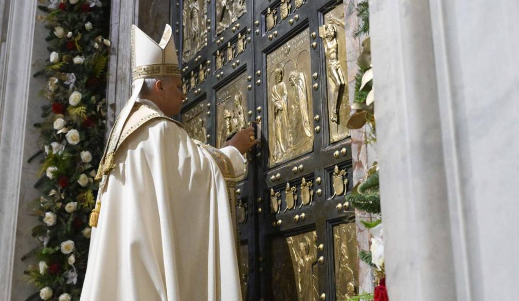 Leone XIV chiude la Porta Santa e il Giubileo: “Si affermi l’artigianato della pace”