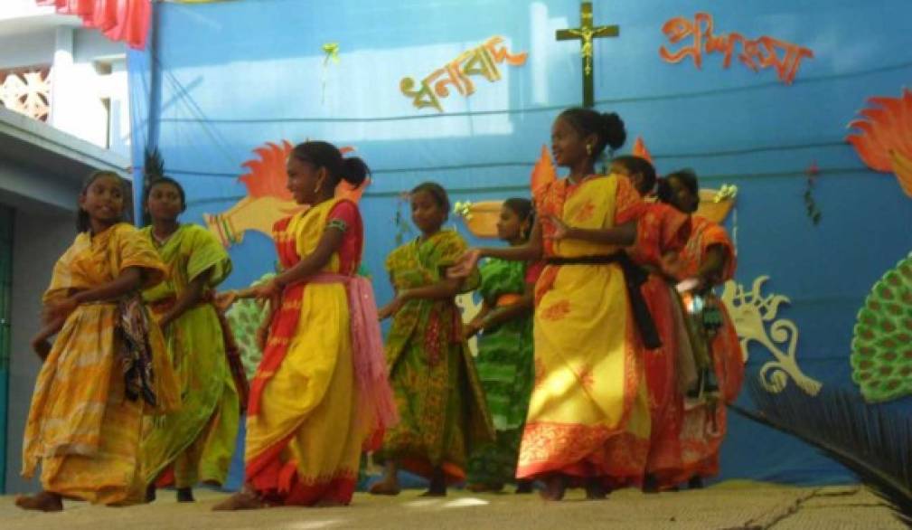 In Bangladesh i nostri missionari non sono più al sicuro: "Troviamo il coraggio di restare nella forza del Risorto" In Bangladesh i nostri missionari non sono più al sicuro: "Troviamo il coraggio di restare nella forza del Risorto"