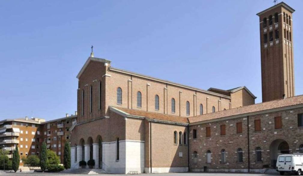 Don Paolo Pigozzo parroco di Santa Maria Ausiliatrice Don Paolo Pigozzo parroco di Santa Maria Ausiliatrice