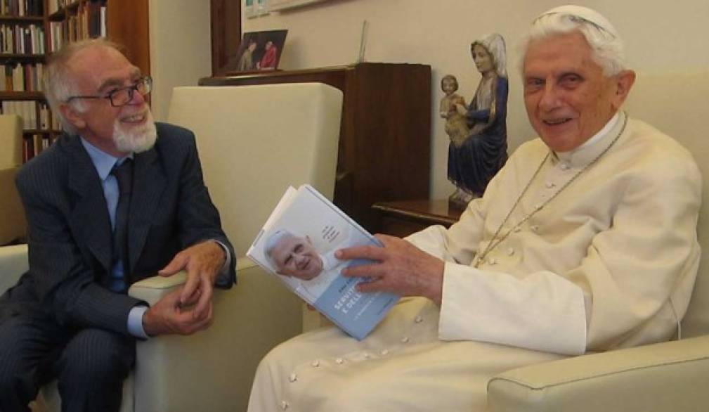 Elio Guerriero presenta a Treviso la biografia di papa Ratzinger Elio Guerriero presenta a Treviso la biografia di papa Ratzinger