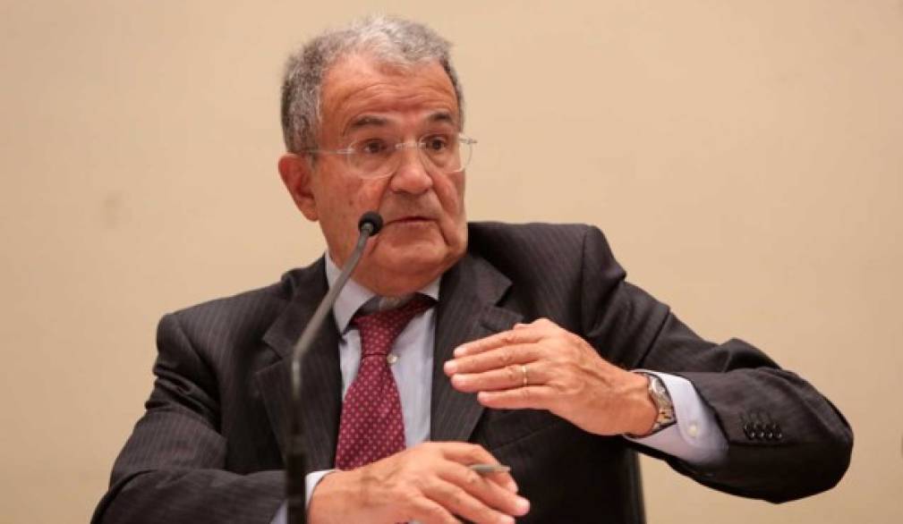 In settecento per Prodi: "Ecco perché il lavoro è in crisi" In settecento per Prodi: "Ecco perché il lavoro è in crisi"