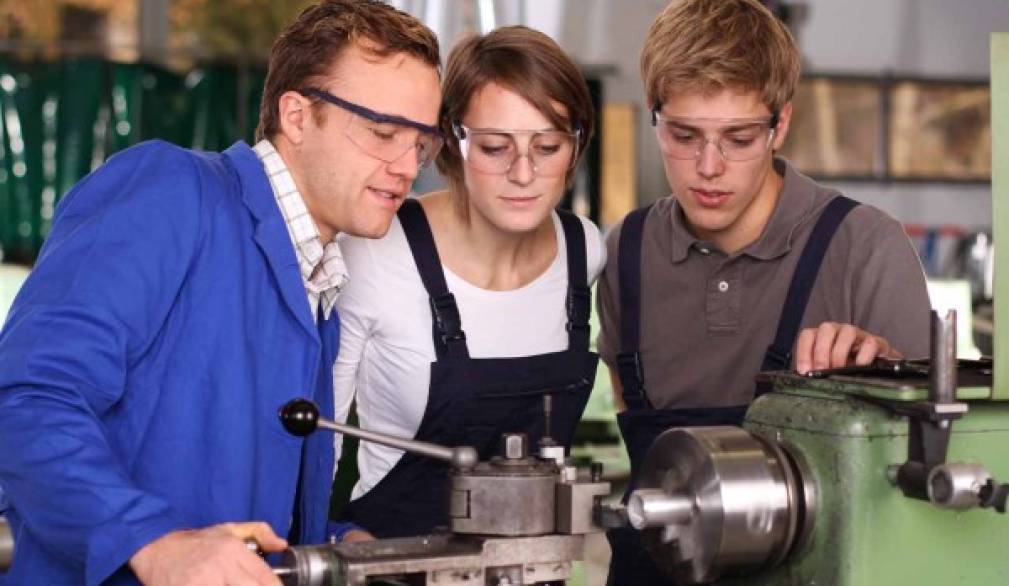 Apprendistato: protocollo in Veneto tra Regione, scuola e parti sociali Apprendistato: protocollo in Veneto tra Regione, scuola e parti sociali