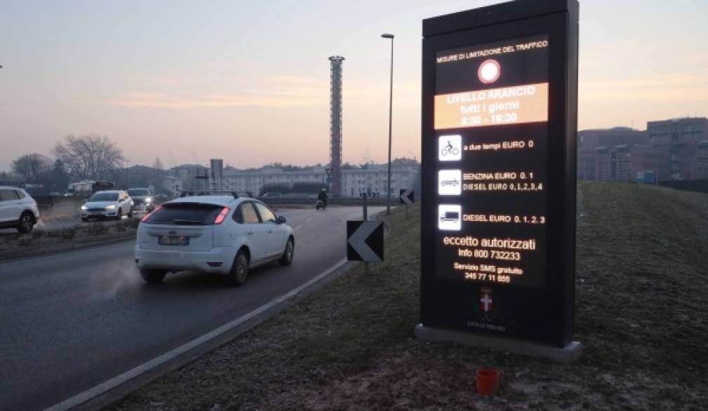 Smog, a Treviso è allerta arancione: scattano nuovi divieti Smog, a Treviso è allerta arancione: scattano nuovi divieti