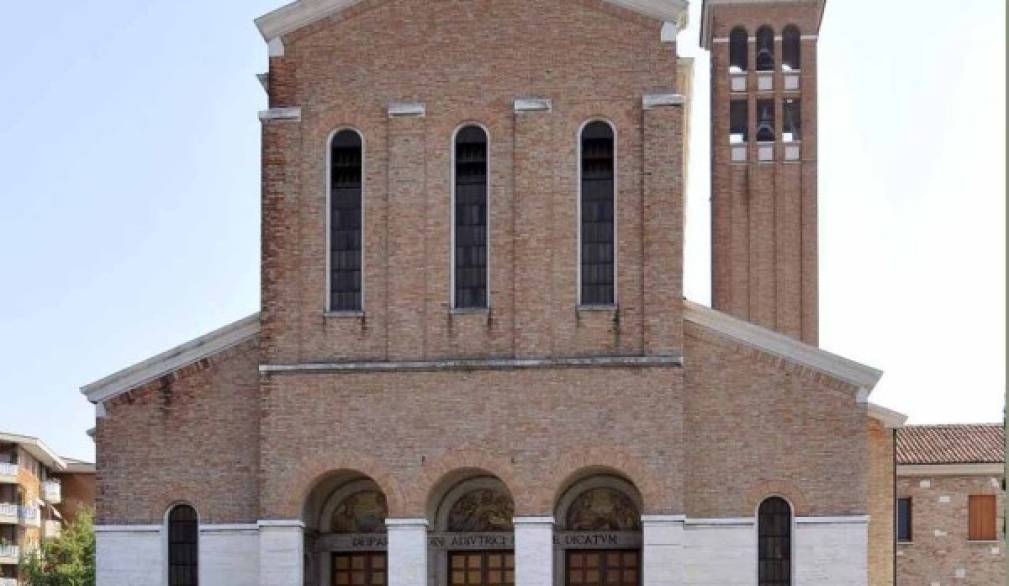 Il saluto dei frati alla Chiesa Votiva: gratitudine e attesa Il saluto dei frati alla Chiesa Votiva: gratitudine e attesa