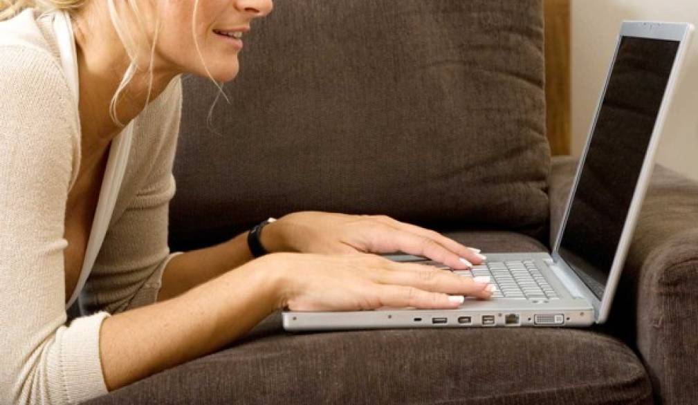 Connessi alla rete, ma sempre più soli. Cresce l'internetpatia Connessi alla rete, ma sempre più soli. Cresce l'internetpatia