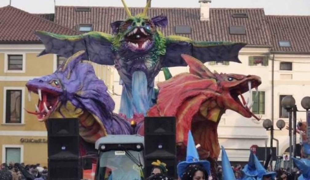 Carnevale, già al via le prime sfilate dei carri Carnevale, già al via le prime sfilate dei carri