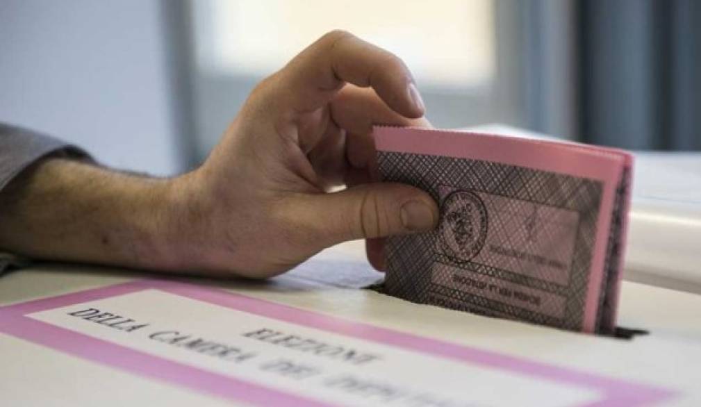 Veneto, definitivi: la Lega trascina il centrodestra in tutti i collegi, ma resta quasi ovunque sotto il 40%. 5 Stelle al 25% Veneto, definitivi: la Lega trascina il centrodestra in tutti i collegi, ma resta quasi ovunque sotto il 40%. 5 Stelle al 25%