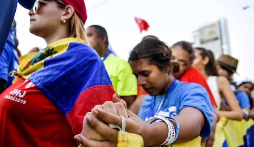 Panama, l'abbraccio dei giovani al Papa sognando unità e pace Panama, l'abbraccio dei giovani al Papa sognando unità e pace
