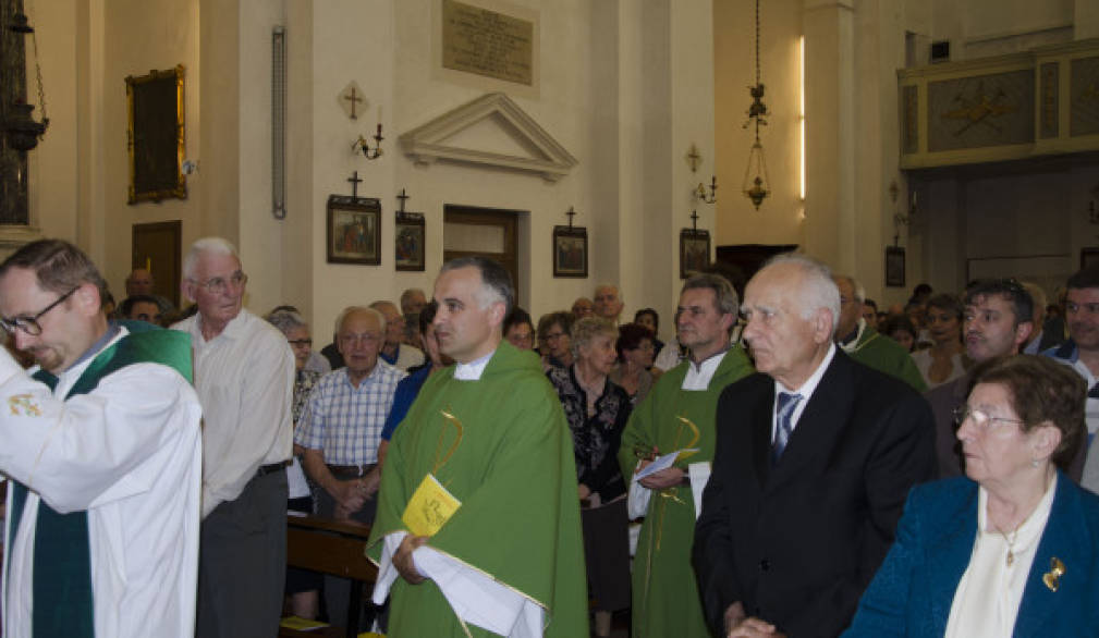 Don Paolo Furlan a Ramon e Bessica: al centro la Misericordia Don Paolo Furlan a Ramon e Bessica: al centro la Misericordia
