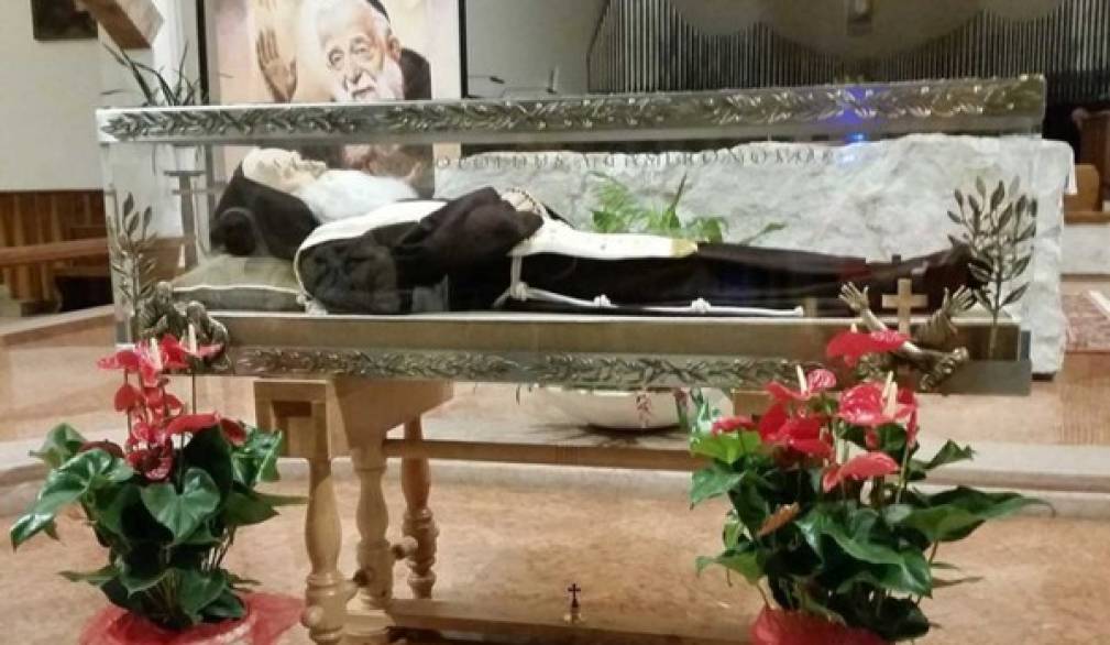 Le spoglie di san Leopoldo Mandic e san Pio di Pietrelcina accolte a Roma Le spoglie di san Leopoldo Mandic e san Pio di Pietrelcina accolte a Roma