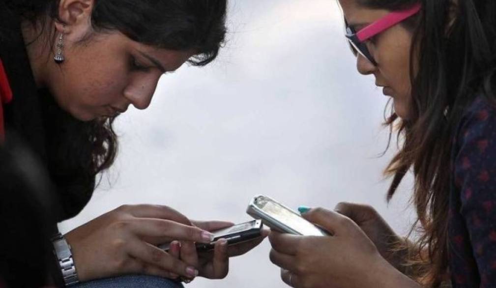 Giovani, fede e social, indagine in Pedemontana. Tutti usano Whatsapp, in calo Facebook Giovani, fede e social, indagine in Pedemontana. Tutti usano Whatsapp, in calo Facebook