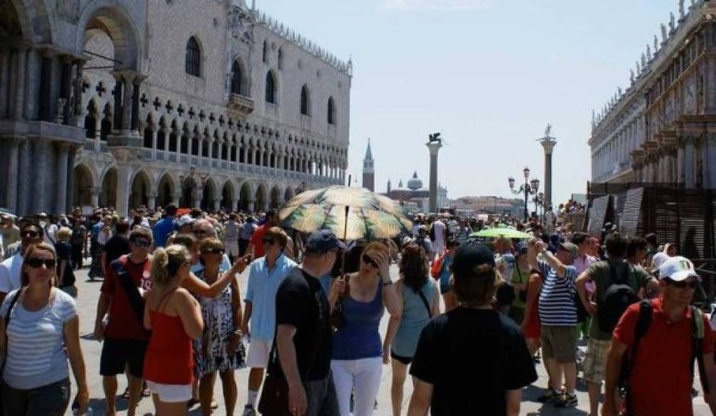Il Veneto cresce, ma aumentano anche le diseguaglianze sociali. Turismo da record Il Veneto cresce, ma aumentano anche le diseguaglianze sociali. Turismo da record