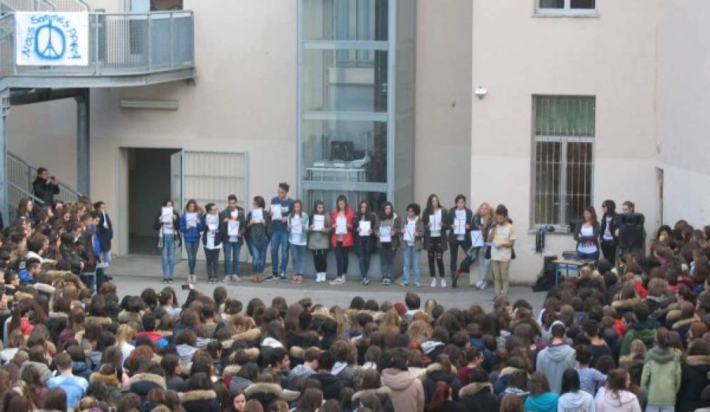 Dopo Parigi dal liceo Veronese un pensiero per l'umanità Dopo Parigi dal liceo Veronese un pensiero per l'umanità