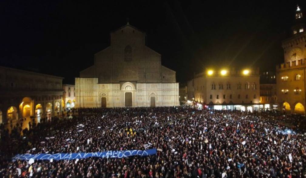 Giovani in movimento con il "popolo delle sardine" Giovani in movimento con il "popolo delle sardine"