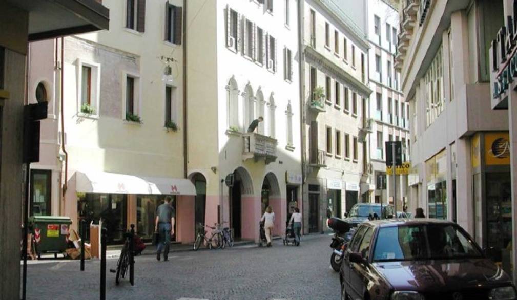 Treviso: istituita la ztl notturna in via Manin Treviso: istituita la ztl notturna in via Manin