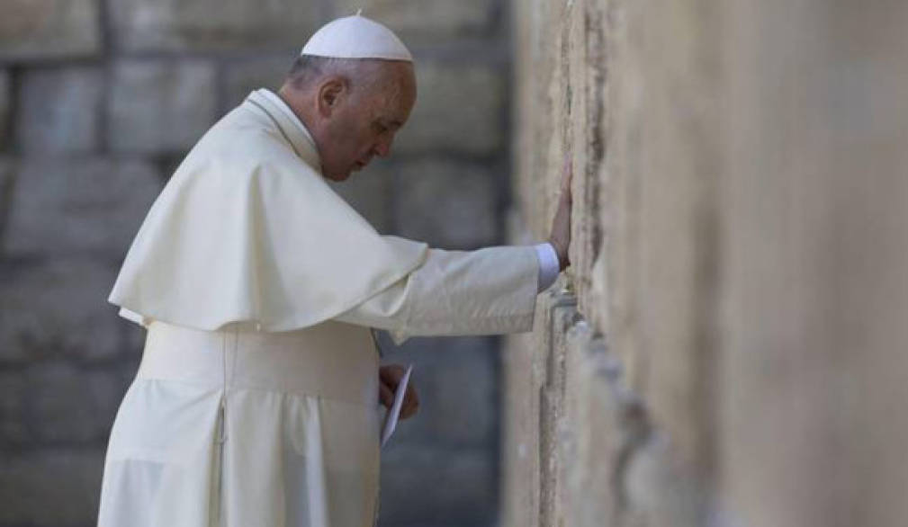 Papa Francesco allo Yad Vashem: La voce di Dio e la vergogna dell'uomo nell'abisso senza fondo della Shoah Papa Francesco allo Yad Vashem: La voce di Dio e la vergogna dell'uomo nell'abisso senza fondo della Shoah