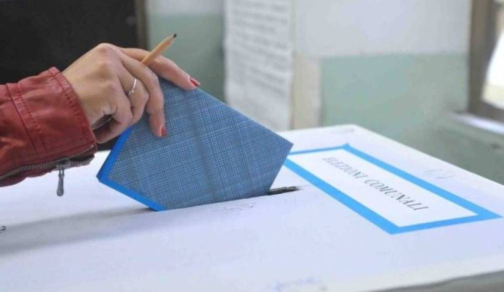 DIRETTA ELEZIONI COMUNALI: ballottaggi a Mirano e Marcon, tante conferme e qualche ribaltone. I 5 stelle sconfitti nei comuni grandi e piccoli. A Padova e Verona centrodestra in vantaggio, ma Tosi porta Bisinella al ballottaggio DIRETTA ELEZIONI COMUNALI: ballottaggi a Mirano e Marcon, tante conferme e qualche ribaltone. I 5 stelle sconfitti nei comuni grandi e piccoli. A Padova e Verona centrodestra in vantaggio, ma Tosi porta Bisinella al ballottaggio