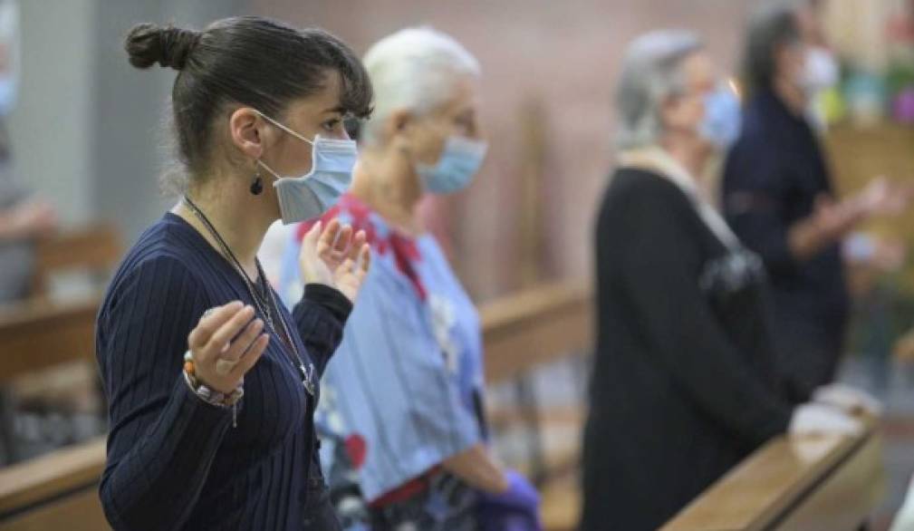 Messe, ritorno atteso: la testimonianza di una famiglia e di un sacerdote Messe, ritorno atteso: la testimonianza di una famiglia e di un sacerdote