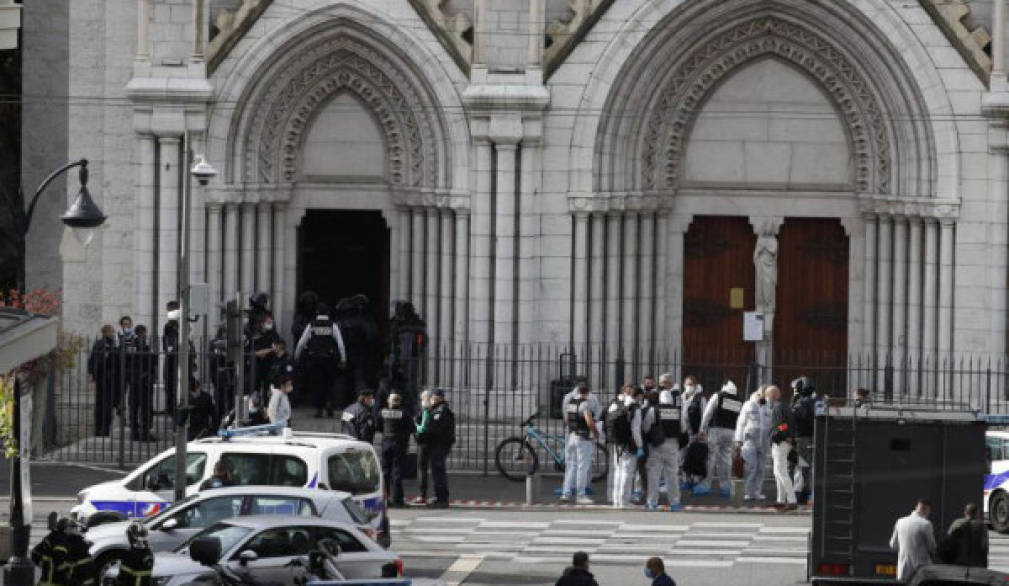 Attacco a Nizza: chiese sotto la protezione. I vescovi: “I cattolici di Francia non cederanno alla paura” Attacco a Nizza: chiese sotto la protezione. I vescovi: “I cattolici di Francia non cederanno alla paura”