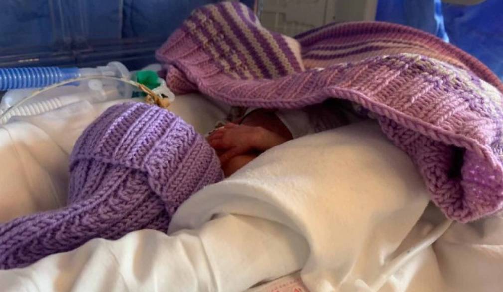 Ca' Foncello, neonati vestiti di viola e ospedale illuminato per la Giornata mondiale della prematurità Ca' Foncello, neonati vestiti di viola e ospedale illuminato per la Giornata mondiale della prematurità