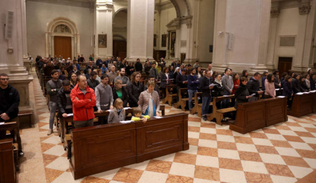Alla Veglia diocesana per le vocazioni erano presenti molti giovani Alla Veglia diocesana per le vocazioni erano presenti molti giovani