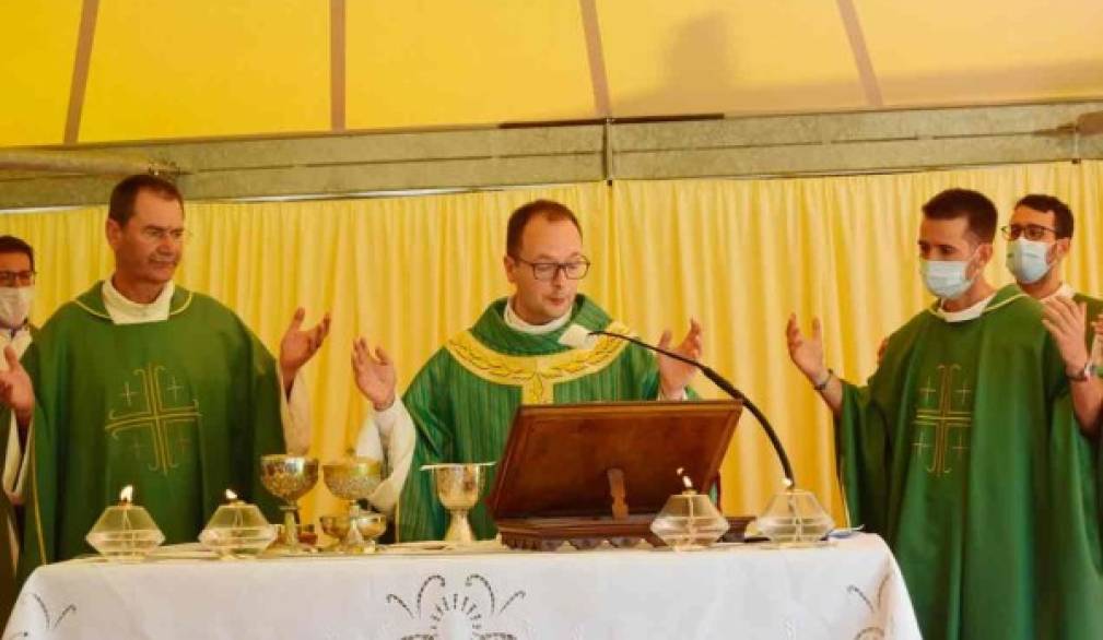 Le prime messe dei nostri nuovi sacerdoti. A Spinea la gratitudine di don Riccardo Marchiori Le prime messe dei nostri nuovi sacerdoti. A Spinea la gratitudine di don Riccardo Marchiori