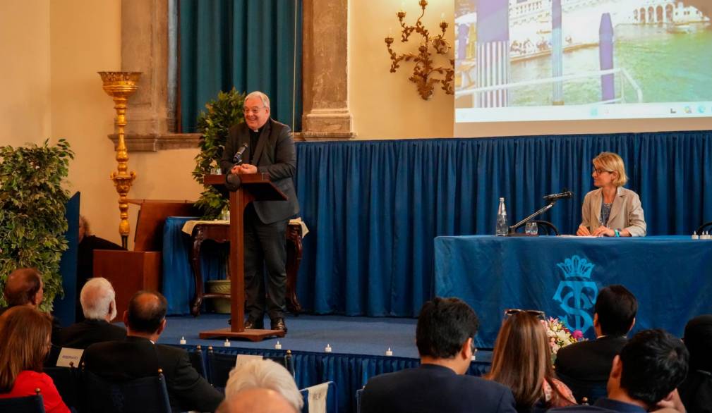 Il nostro vescovo, mons. Michele Tomasi, durante il suo intervento Il nostro vescovo, mons. Michele Tomasi, durante il suo intervento