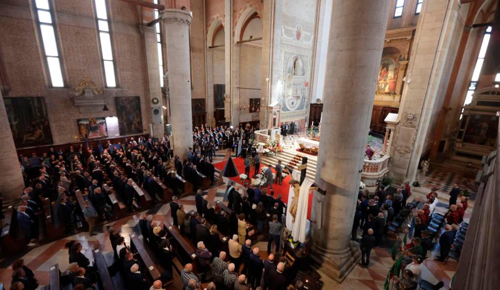 Funerale di Giancarlo Gentilini, l’omelia del vescovo Tomasi: “Una passione forte” per la città Funerale di Giancarlo Gentilini, l’omelia del vescovo Tomasi: “Una passione forte” per la città