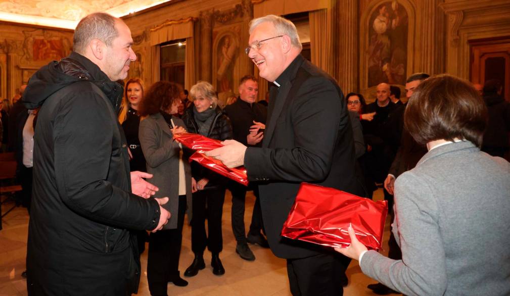 Coscienza, via maestra: il vescovo Tomasi incontra i politici e amministratori