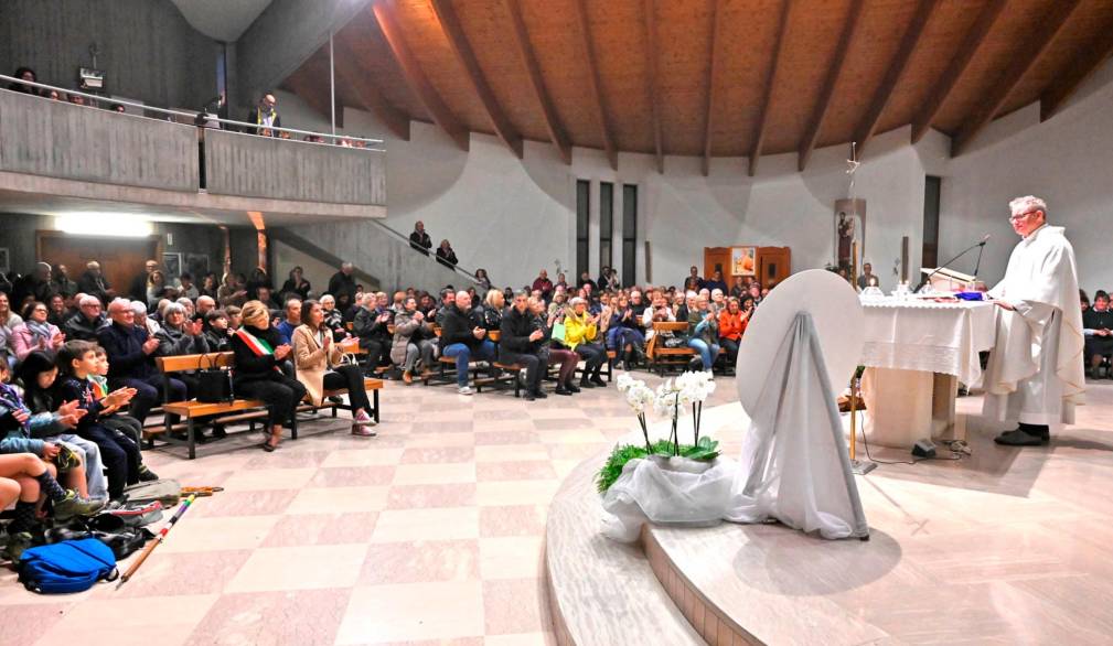 Dosson e Frescada: un grande abbraccio collettivo a don adriano