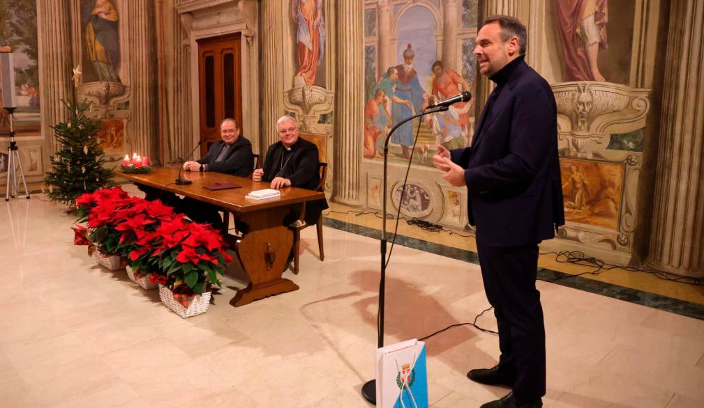 Coscienza, via maestra: il vescovo Tomasi incontra i politici e amministratori