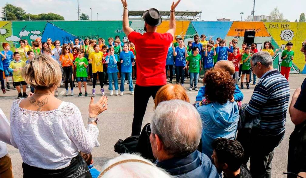 Mogliano: murales “inclusivo”creato dai ragazzi delle scuole Piranesi allo stadio di rugby