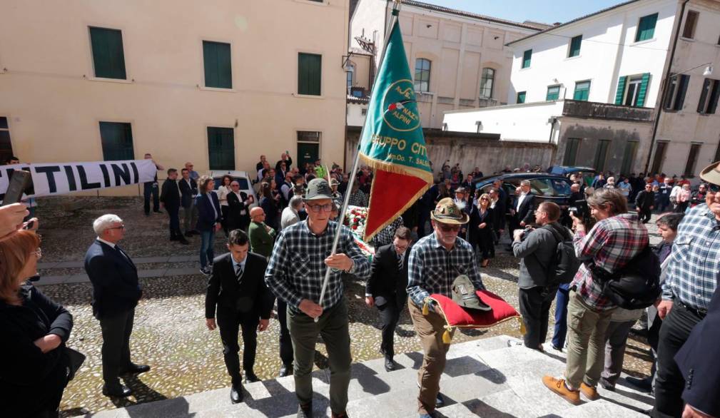 Funerale di Giancarlo Gentilini, l’omelia del vescovo Tomasi: “Una passione forte” per la città Funerale di Giancarlo Gentilini, l’omelia del vescovo Tomasi: “Una passione forte” per la città