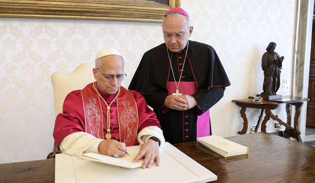 Papa Leone XIV firma l’esortazione Dilexi te Papa Leone XIV firma l’esortazione Dilexi te
