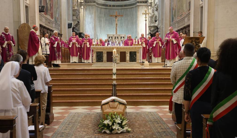 Per il vescovo Gianfranco Agostino ora c’è un posto nella Casa del Padre Per il vescovo Gianfranco Agostino ora c’è un posto nella Casa del Padre