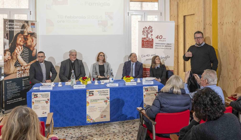 Da sin. don Francesco Pesce, il vescovo Michele Tomasi, Gloria Tessarolo, Francesco Benazzi, Paola Roma e Adriano Bordignon