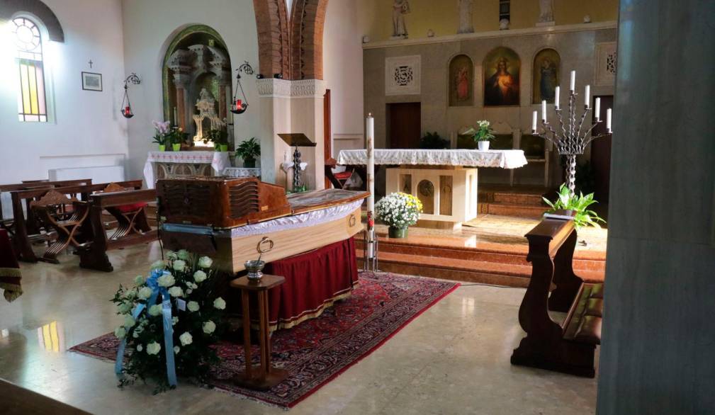 Morte mons. Magnani, camera ardente nella chiesa degli Oblati. Messaggi da papa Francesco e dalla Cei Morte mons. Magnani, camera ardente nella chiesa degli Oblati. Messaggi da papa Francesco e dalla Cei