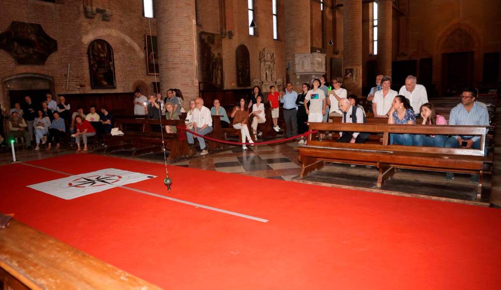 L’esperimento: attivato un pendolo di Foucault nella chiesa di San Nicolò L’esperimento: attivato un pendolo di Foucault nella chiesa di San Nicolò