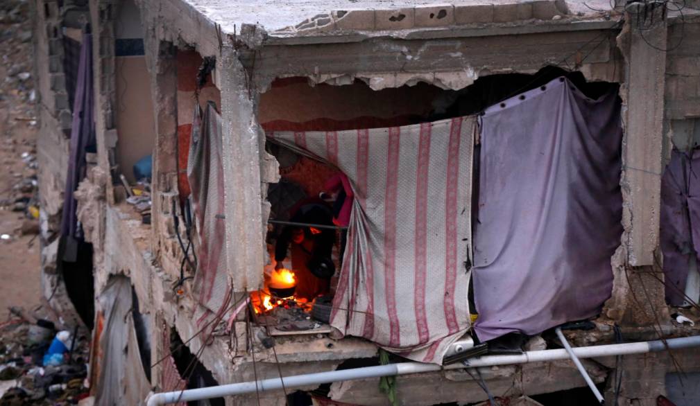 Gaza: “Bombardamenti ovunque, manca tutto”