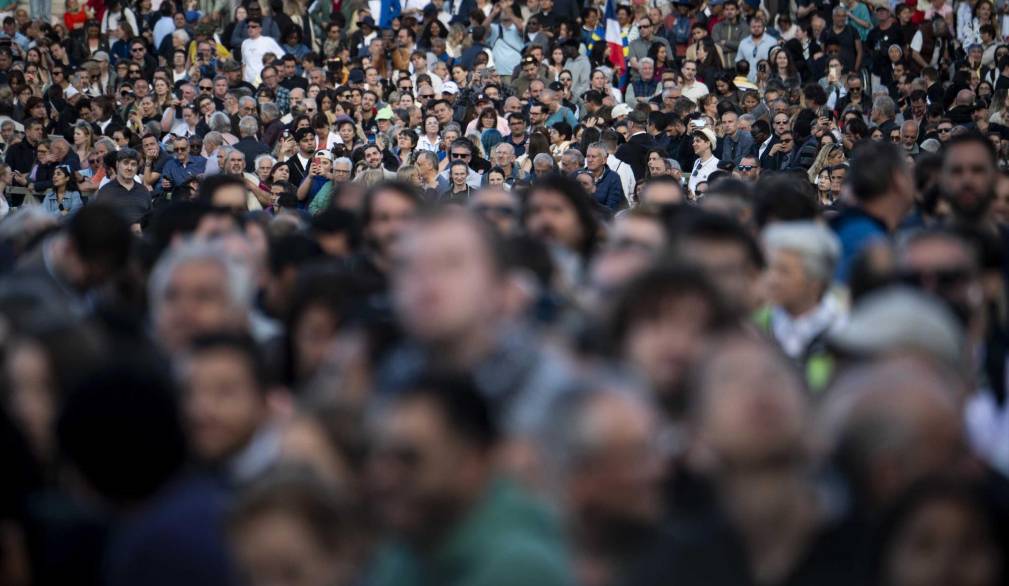 Folla in piazza San Pietro