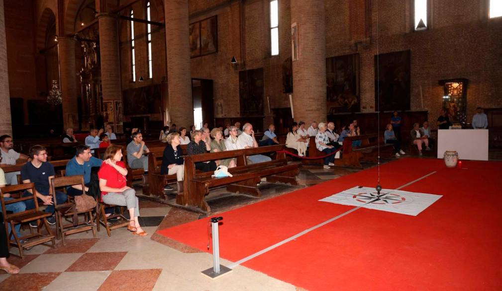 L’esperimento: attivato un pendolo di Foucault nella chiesa di San Nicolò L’esperimento: attivato un pendolo di Foucault nella chiesa di San Nicolò