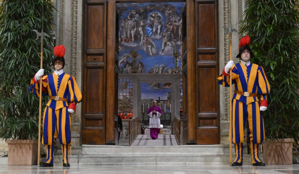Extra omnes Extra omnes