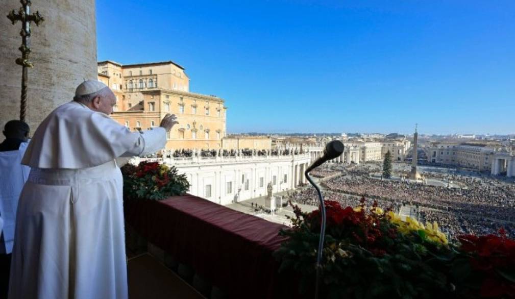 Il messaggio di Natale di Papa Francesco: "Chi ha potere di far tacere le armi, ponga subito fine a questa guerra insensata" Il messaggio di Natale di Papa Francesco: "Chi ha potere di far tacere le armi, ponga subito fine a questa guerra insensata"