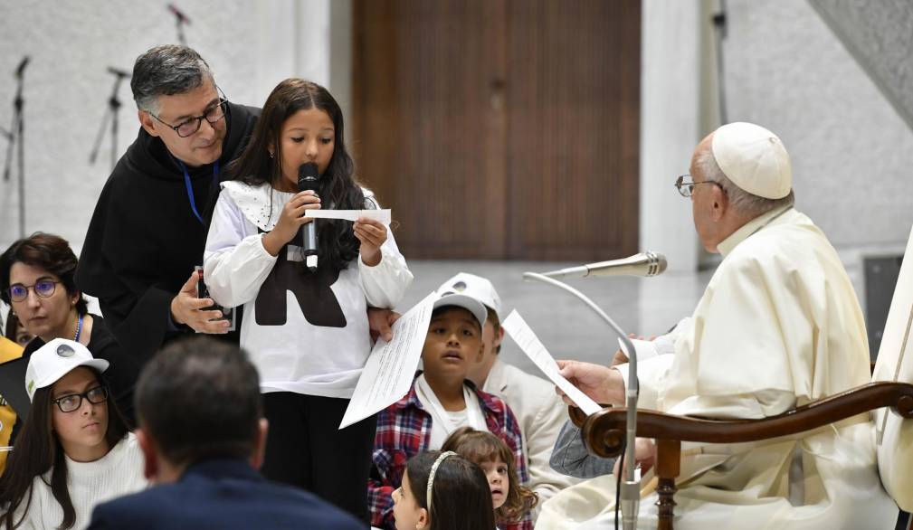 Il Papa incontra in bambini di tutto il mondo Il Papa incontra in bambini di tutto il mondo