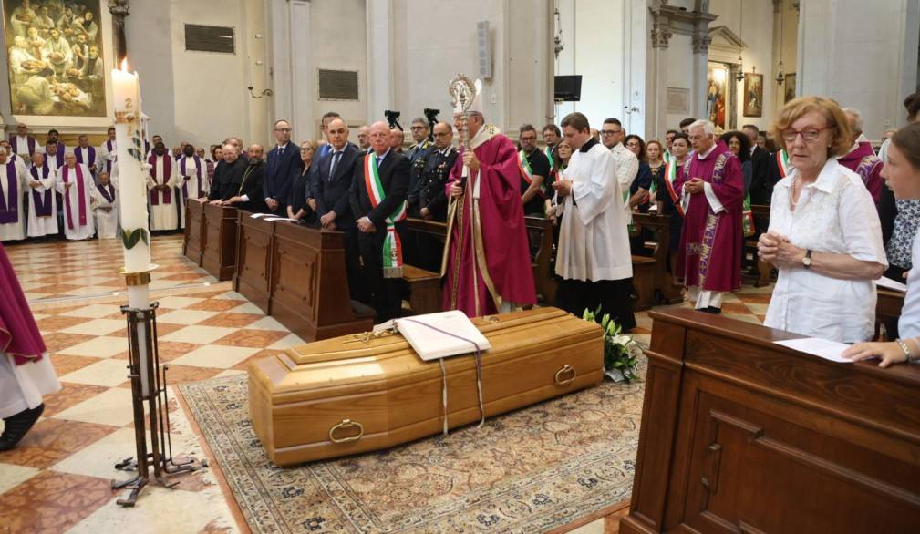 Per il vescovo Gianfranco Agostino ora c’è un posto nella Casa del Padre Per il vescovo Gianfranco Agostino ora c’è un posto nella Casa del Padre